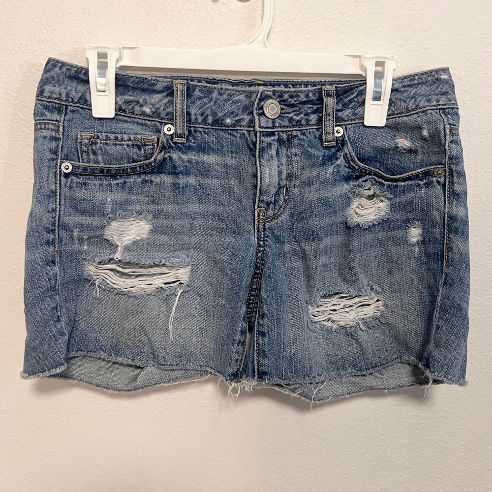 American Eagle distressed denim jean shorts.  Size 4